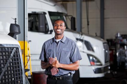 Heavy vehicle mechanic